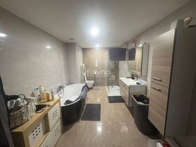 Maison - 271 m² - 8 pièces