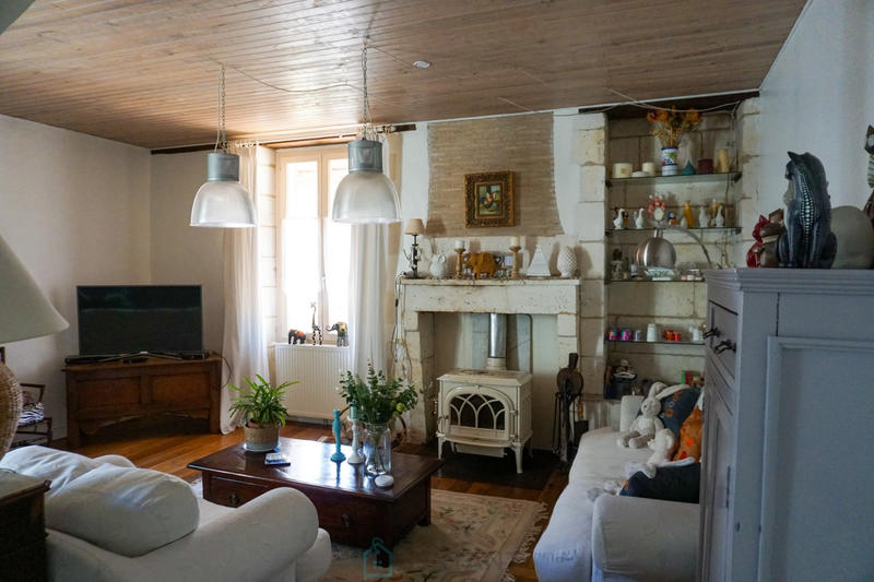 Maison - 220 m² - 8 pièces