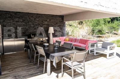 Maison - 260 m² - 6 pièces