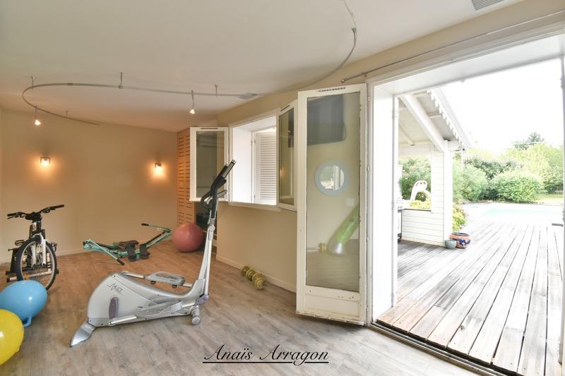 Propriété - 250 m² - 9 pièces