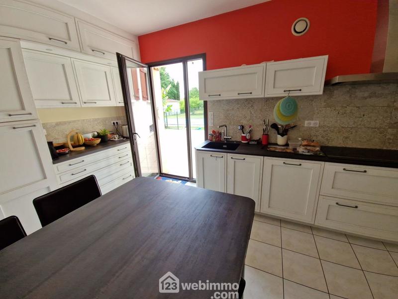 Maison - 275 m² - 8 pièces