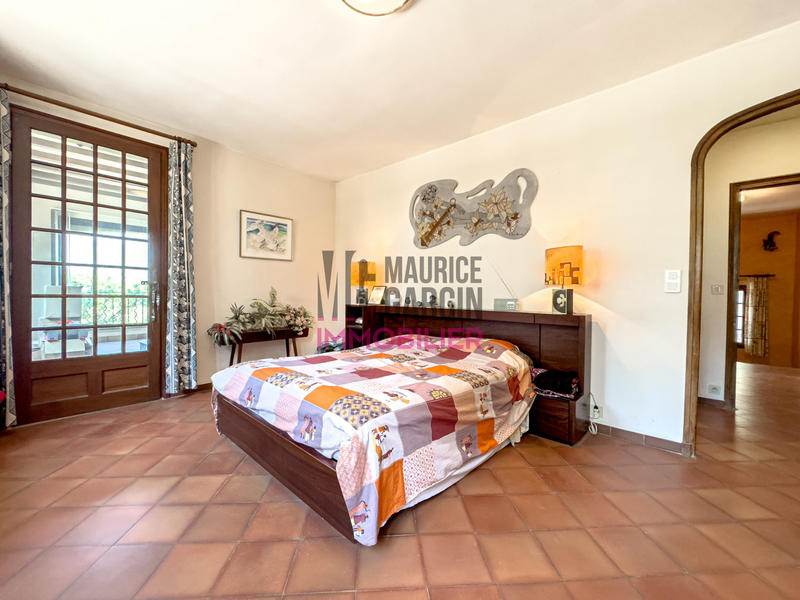 Maison - 256 m² - 10 pièces