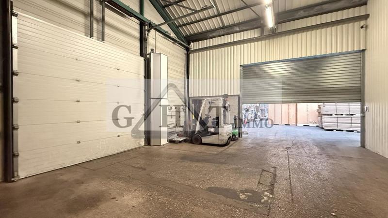 Entrepôt - 2 200 m²