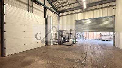 Entrepôt - 2 200 m²
