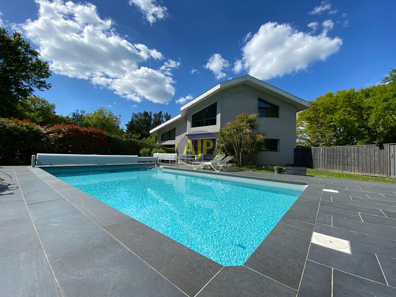 Maison d'architecte - 300 m² - 8 pièces