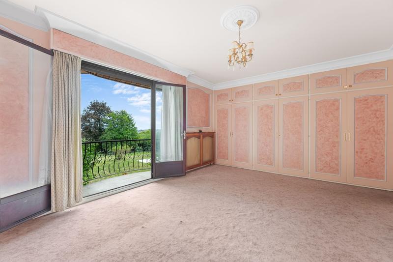 Maison - 304 m² - 9 pièces