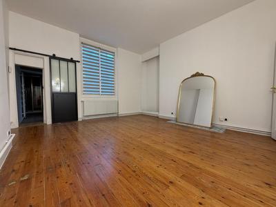 Appartement - 81 m² - 2 pièces