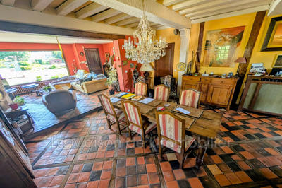 Maison - 220 m² - 9 pièces