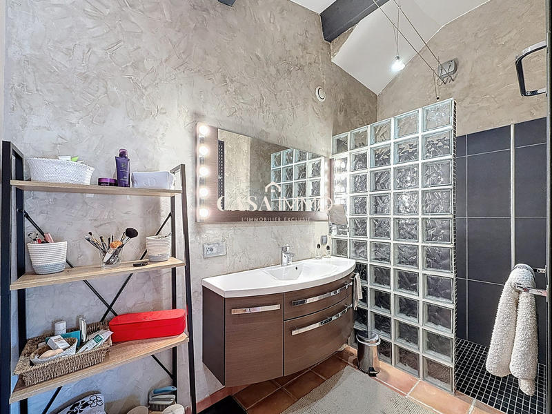 Maison - 185 m² - 8 pièces