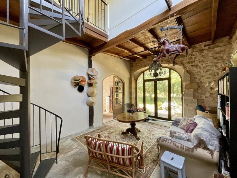 Maison - 300 m² - 9 pièces