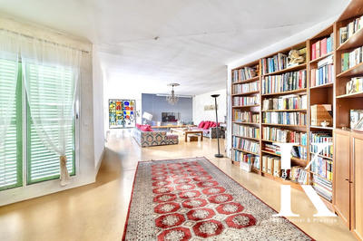 Maison - 249 m² - 8 pièces