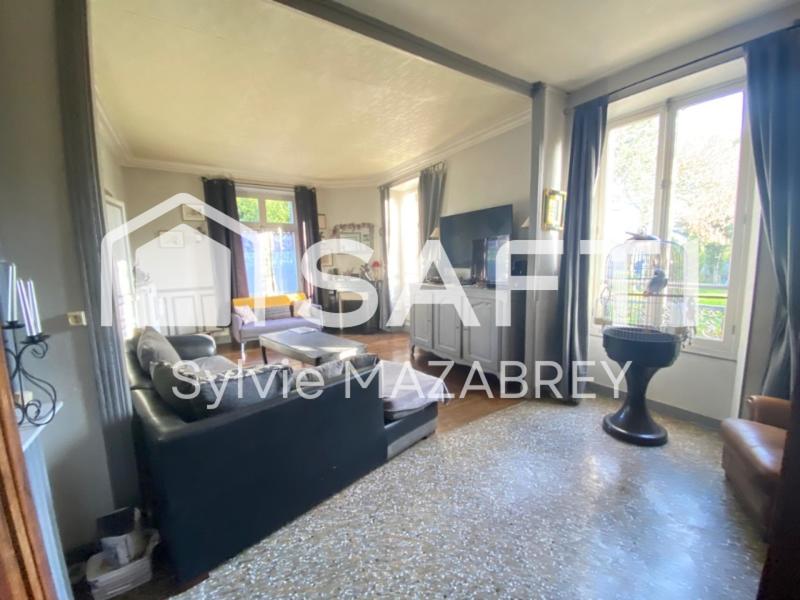 Maison - 210 m² - 11 pièces