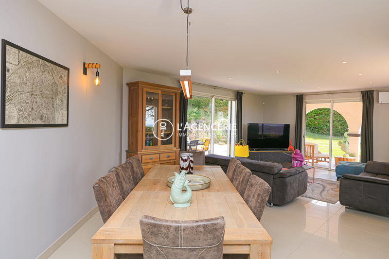 Villa - 210 m² - 6 pièces