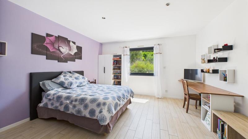 Maison - 232 m² - 7 pièces