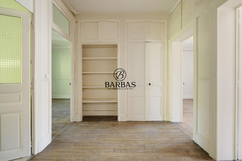 Maison - 220 m² - 12 pièces