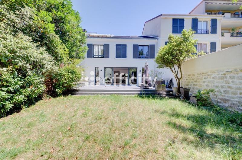 Maison de ville - 335 m² - 7 pièces