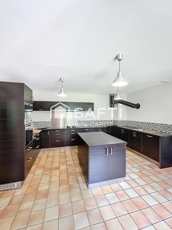 Maison de maîtres - 352 m² - 8 pièces