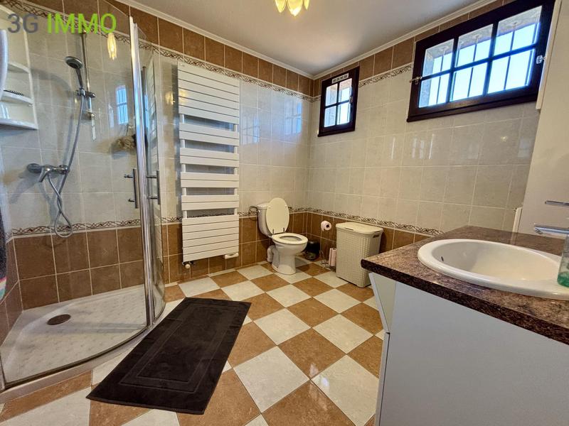 Maison - 214 m² - 7 pièces