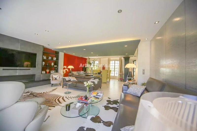 Maison - 189 m² - 7 pièces