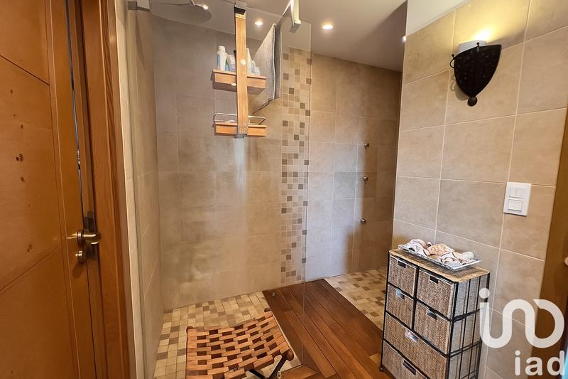 Maison - 244 m² - 9 pièces