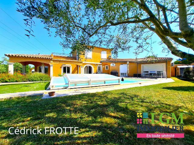 Maison - 195 m² - 5 pièces