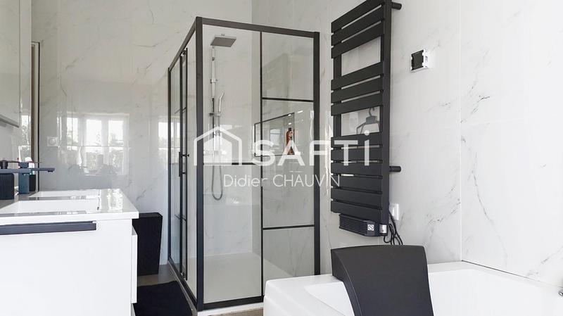 Maison - 300 m² - 12 pièces