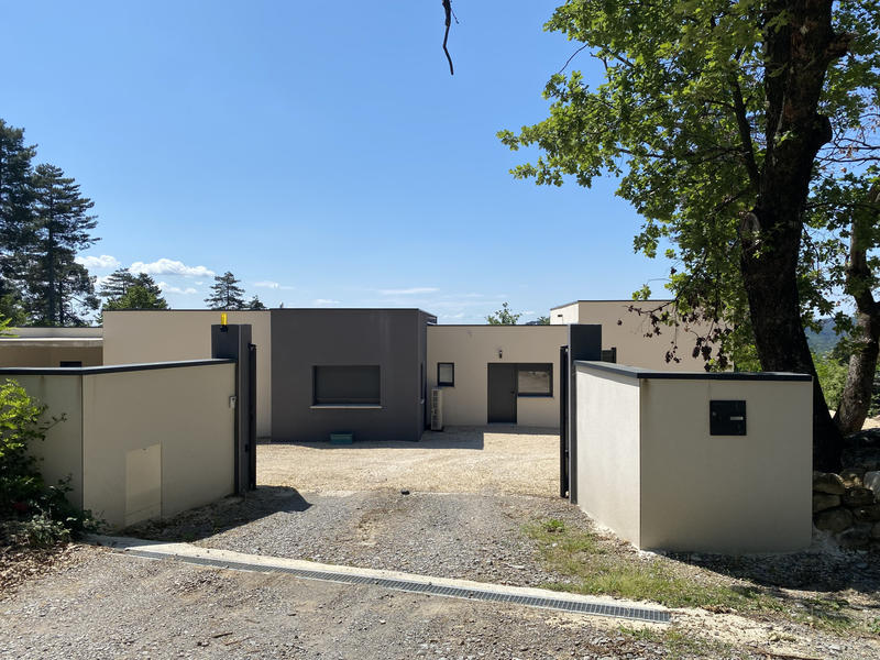 Maison - 225 m² - 6 pièces