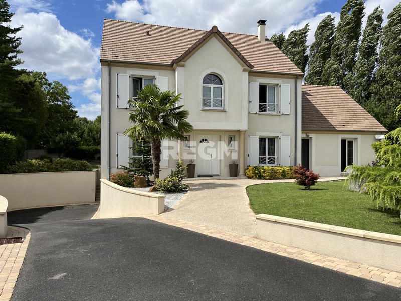 Maison - 215 m² - 8 pièces