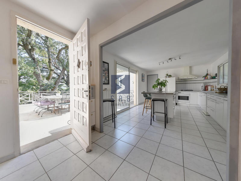 Propriété - 145 m² - 6 pièces