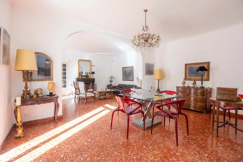 Propriété - 307 m² - 9 pièces