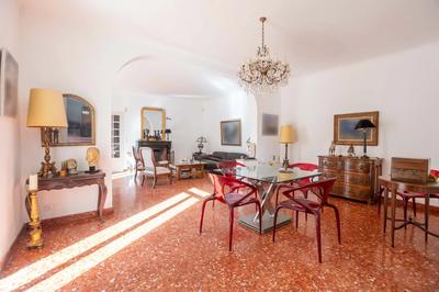 Propriété - 307 m² - 9 pièces