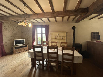 Maison en pierre - 217 m² - 6 pièces