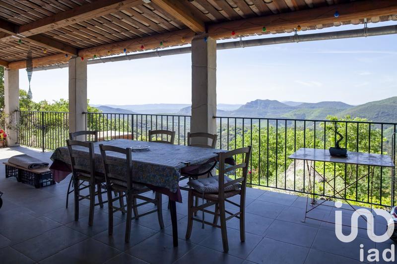 Maison - 240 m² - 8 pièces