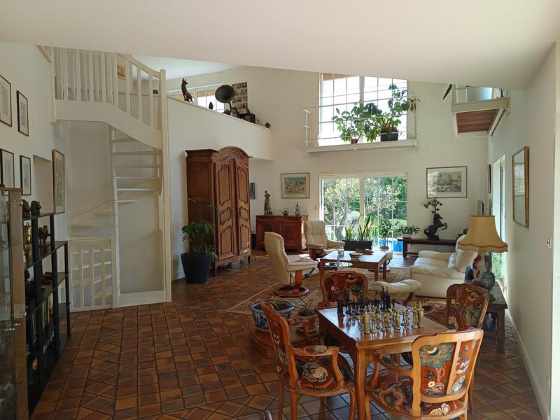 Viager - Maison - 217 m² - 8 pièces