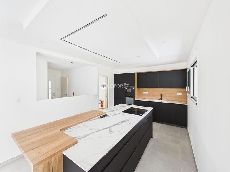 Maison - 102 m² - 5 pièces