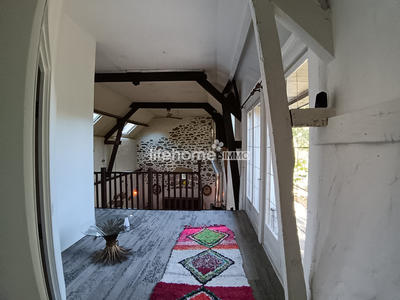 Maison - 210 m² - 6 pièces