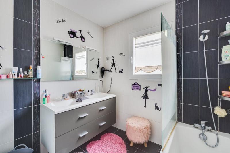 Maison - 141 m² - 7 pièces