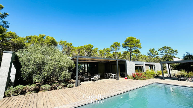 Maison - 240 m² - 5 pièces