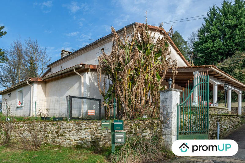 Maison - 256 m² - 7 pièces