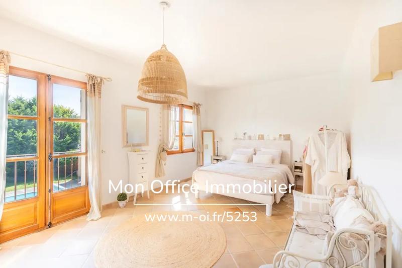 Villa - 240 m² - 6 pièces