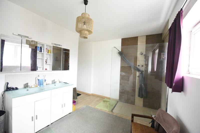 Maison - 235 m² - 6 pièces