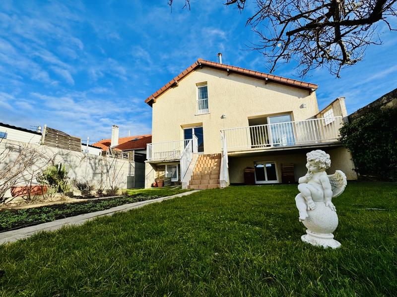 Maison - 140 m² - 6 pièces