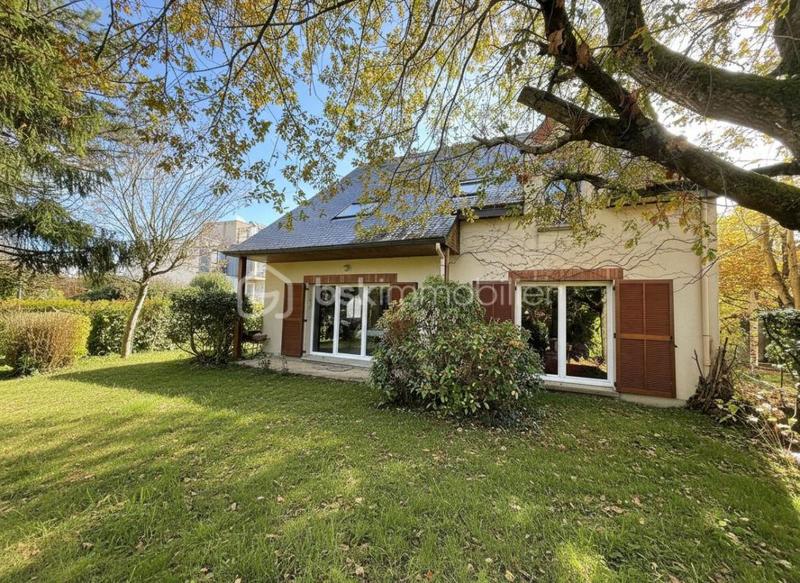 Maison - 143 m² - 7 pièces