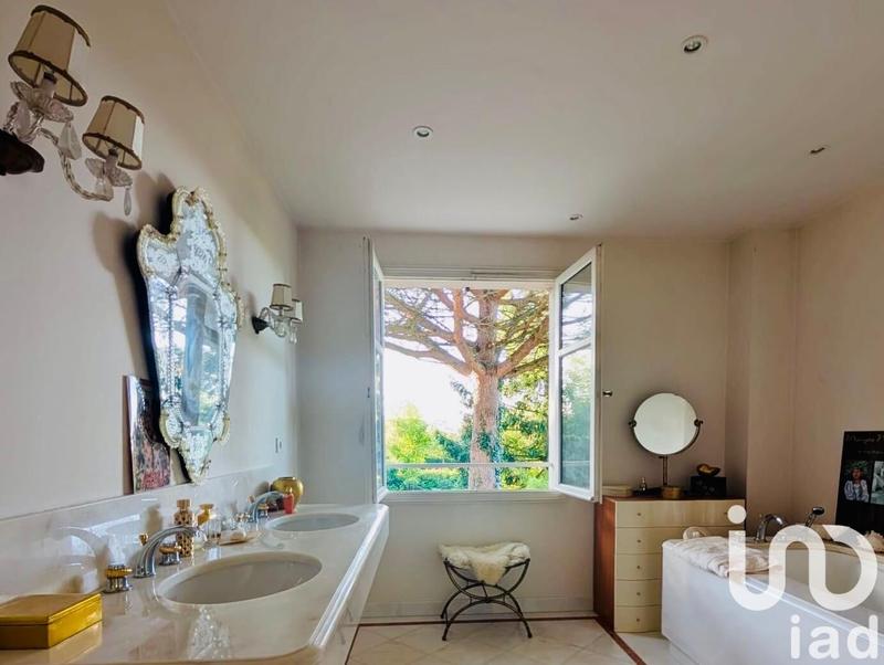 Maison de maîtres - 350 m² - 8 pièces