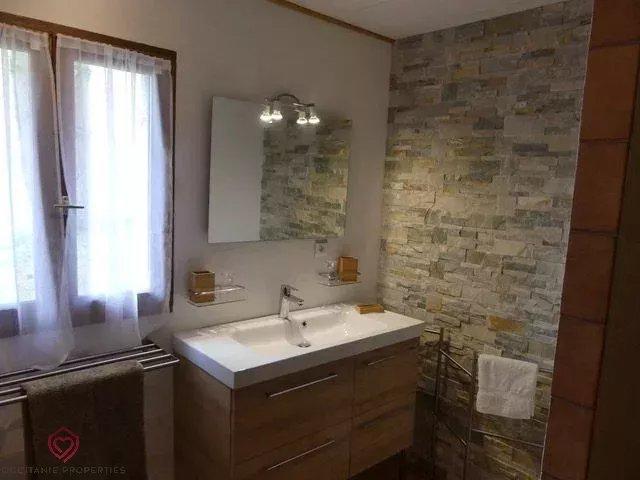 Propriété - 280 m² - 10 pièces