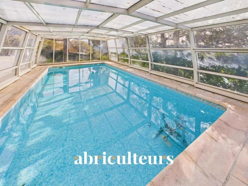 Propriété - 223 m² - 7 pièces