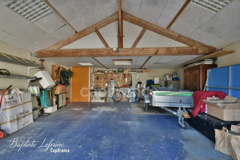 Maison - 203 m² - 8 pièces