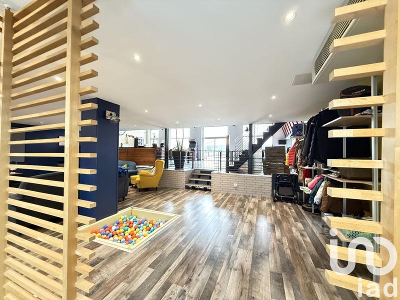 Maison - 300 m² - 8 pièces