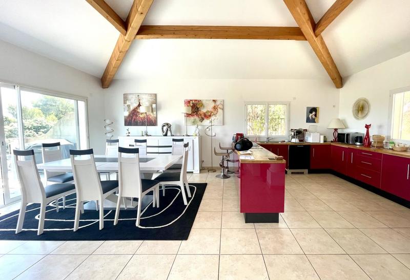 Maison - 232 m² - 6 pièces