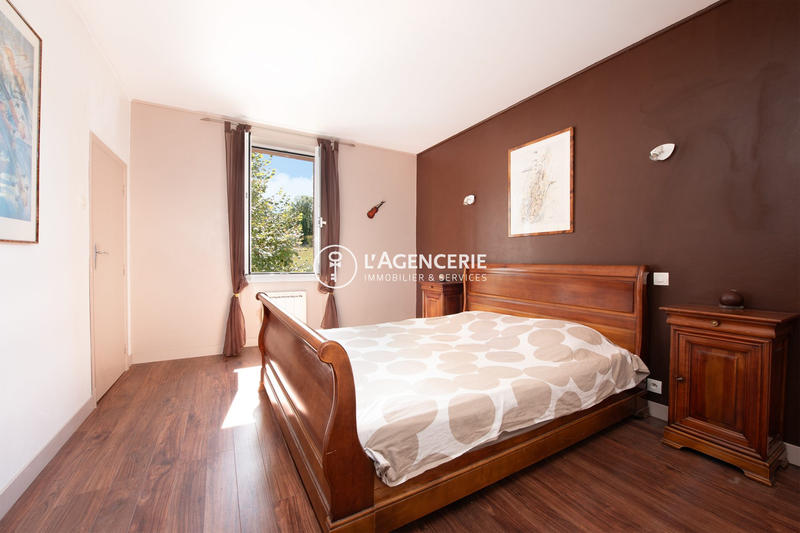 Maison - 210 m² - 6 pièces